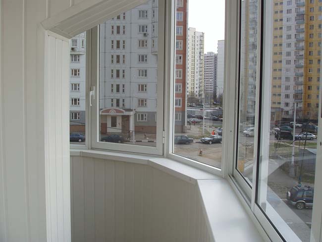 Закругленное радиусное остекление полукруглого балкона и лоджии Ступино