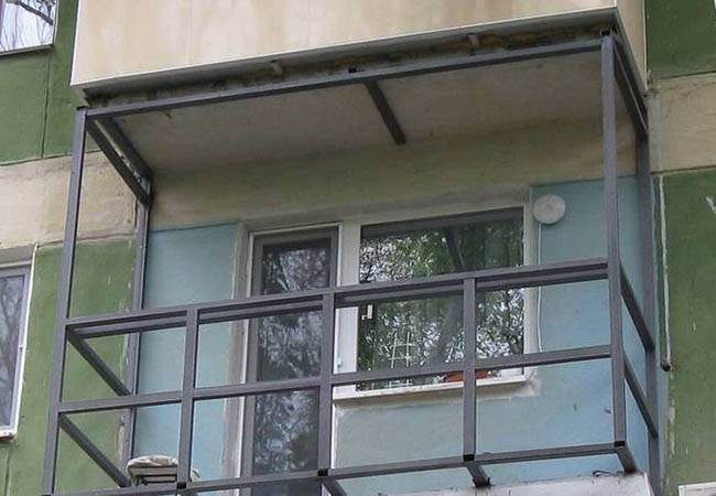 Альтернативное остекление балкона оргстеклом вместо стекла Ступино