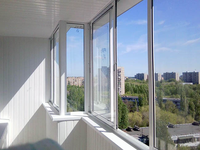 Нестандартное остекление балконов косой формы и проблемных балконов Ступино